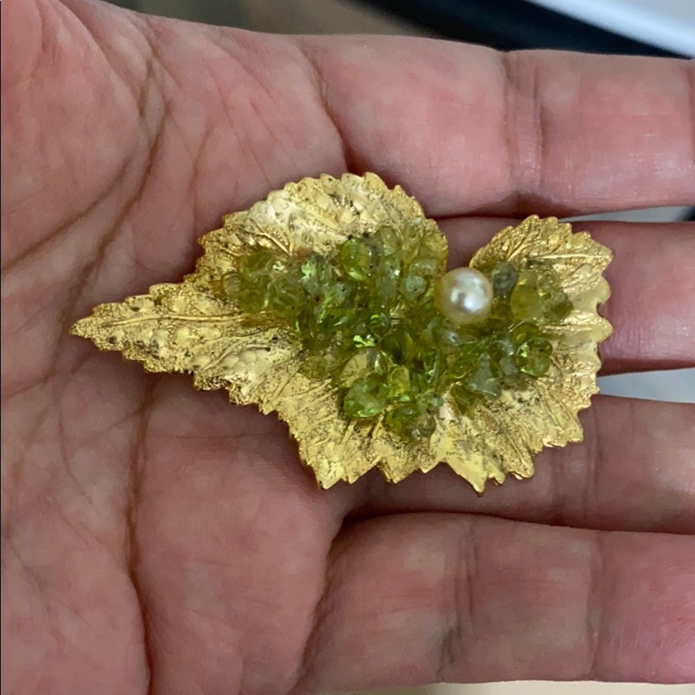 24k Gold Dipped Leaf Peridot Brooch - image 8